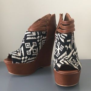 Shi by Journeys wedges